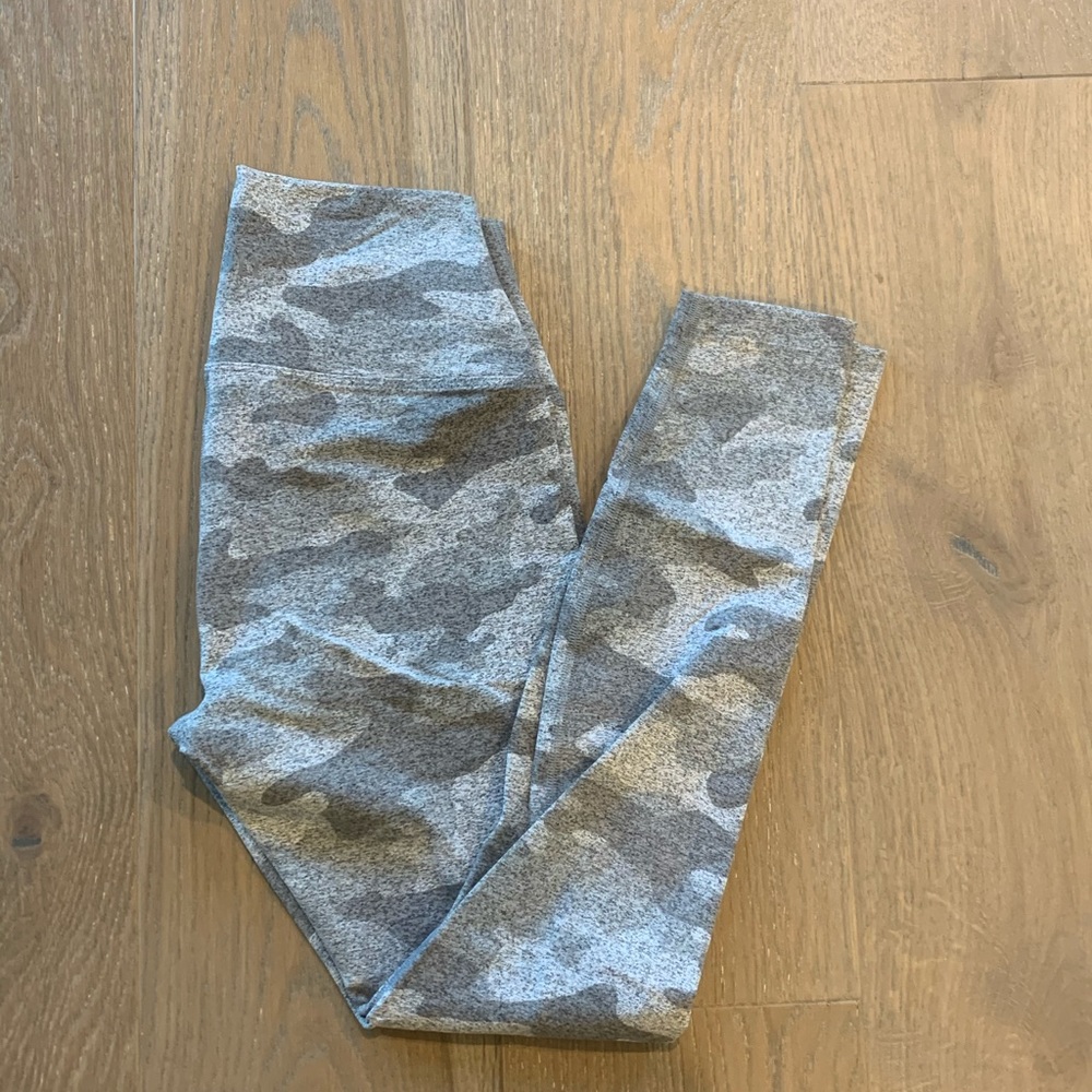 Nobull. Grey camo leggings. Size S. New.